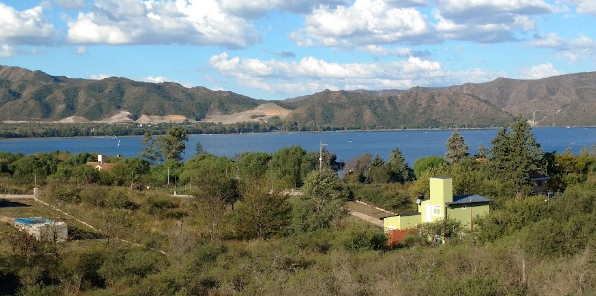 Villa Lago Azul (B° cerrado sobre el lago San Roque)