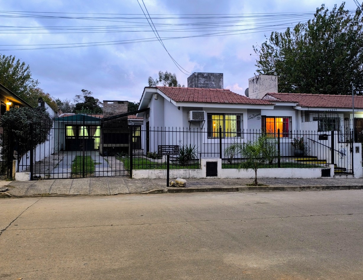 Oportunidad casa   de 3 dorm. en Villa Carlos Paz 