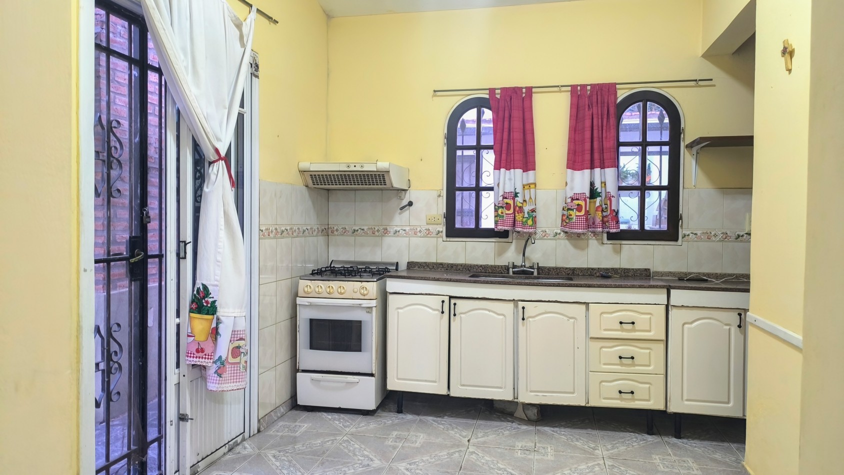 Oportunidad casa   de 3 dorm. en Villa Carlos Paz 