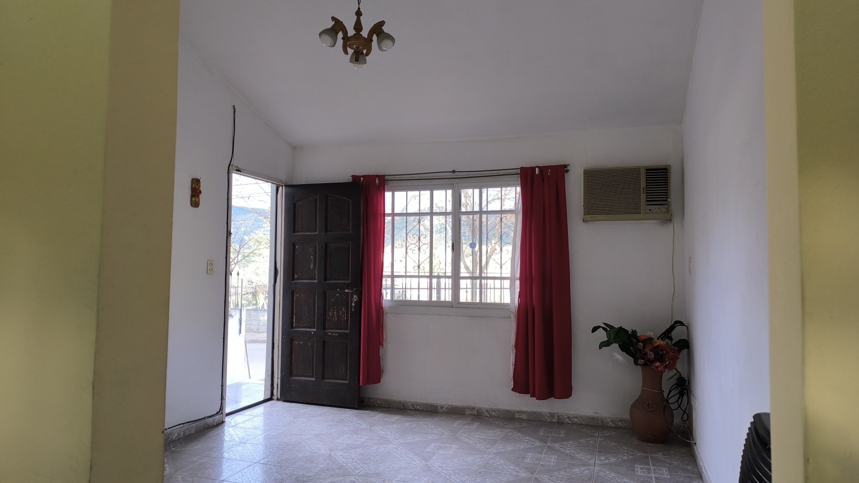 Oportunidad casa   de 3 dorm. en Villa Carlos Paz 