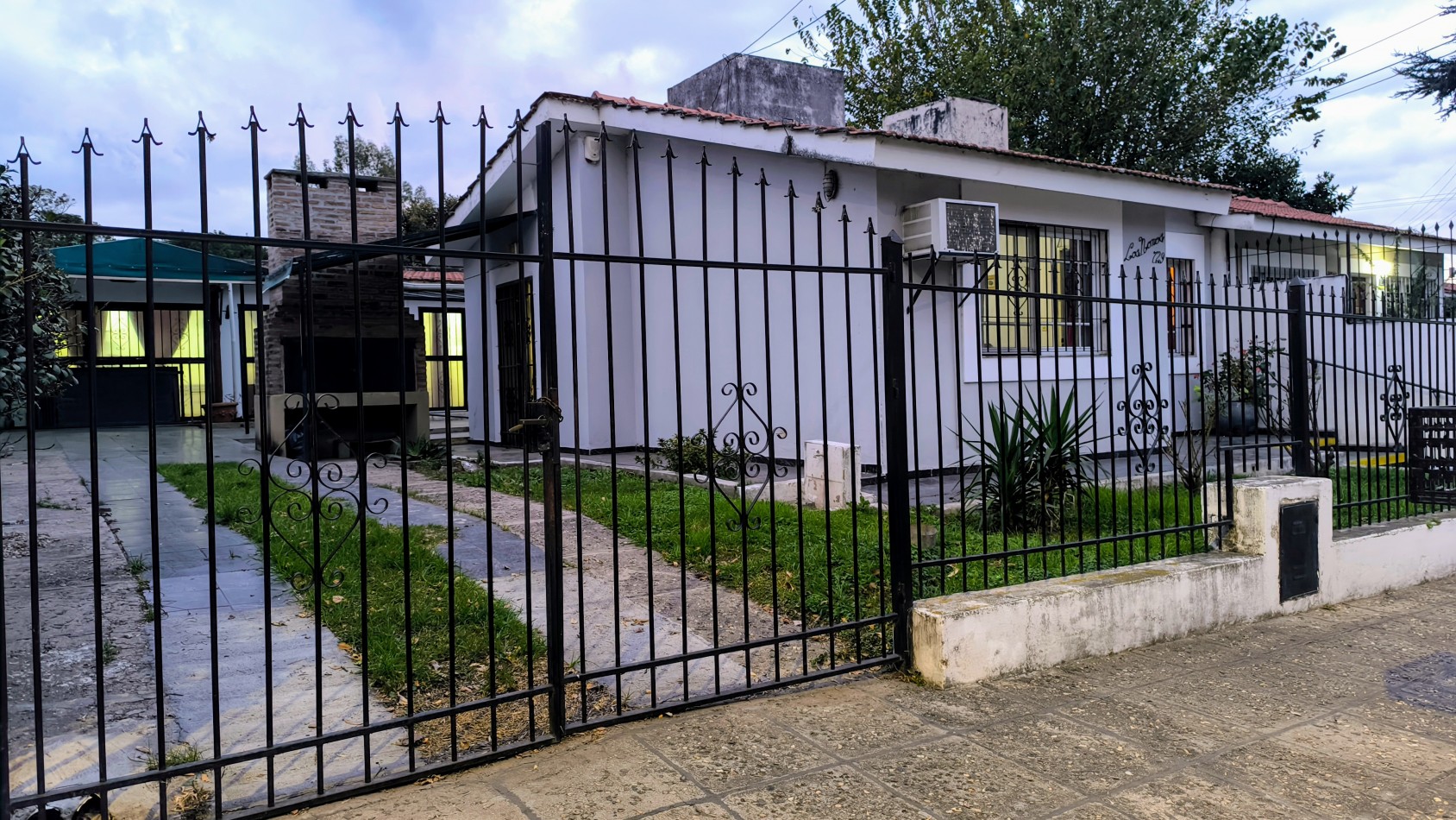 Oportunidad casa   de 3 dorm. en Villa Carlos Paz 