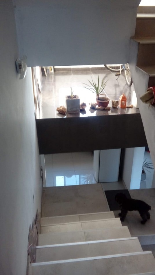 Vendo casa de dos plantas en Villa Lago Azul (B° cerrado sobre el lago San Roque)