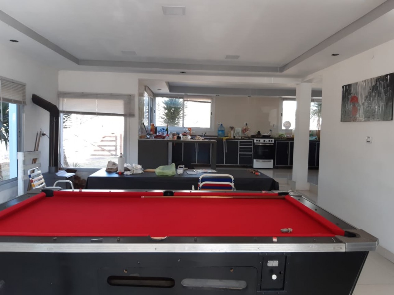 Vendo casa de dos plantas en Villa Lago Azul (B° cerrado sobre el lago San Roque)