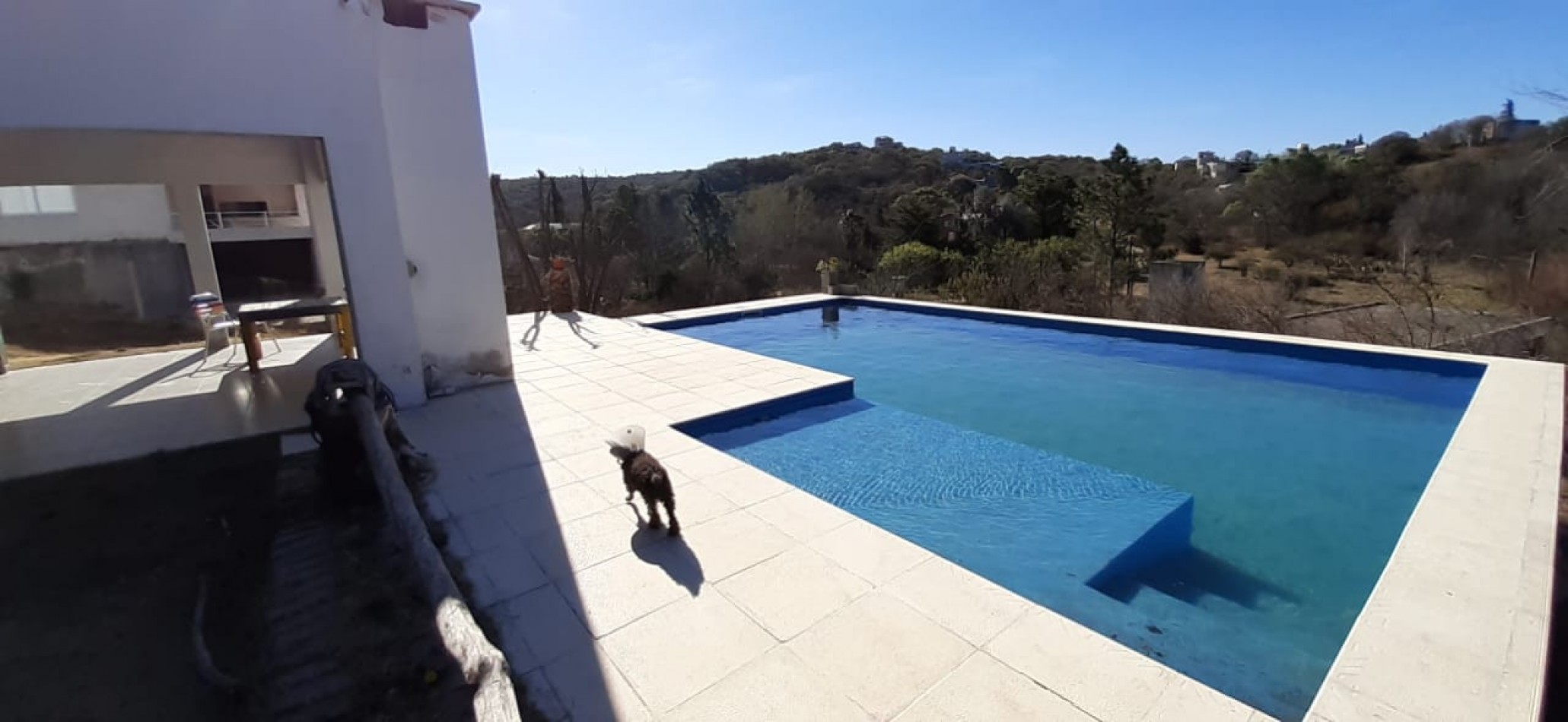 Vendo casa de dos plantas en Villa Lago Azul (B° cerrado sobre el lago San Roque)