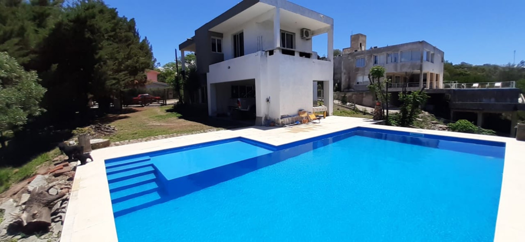 Vendo casa de dos plantas en Villa Lago Azul (B° cerrado sobre el lago San Roque)