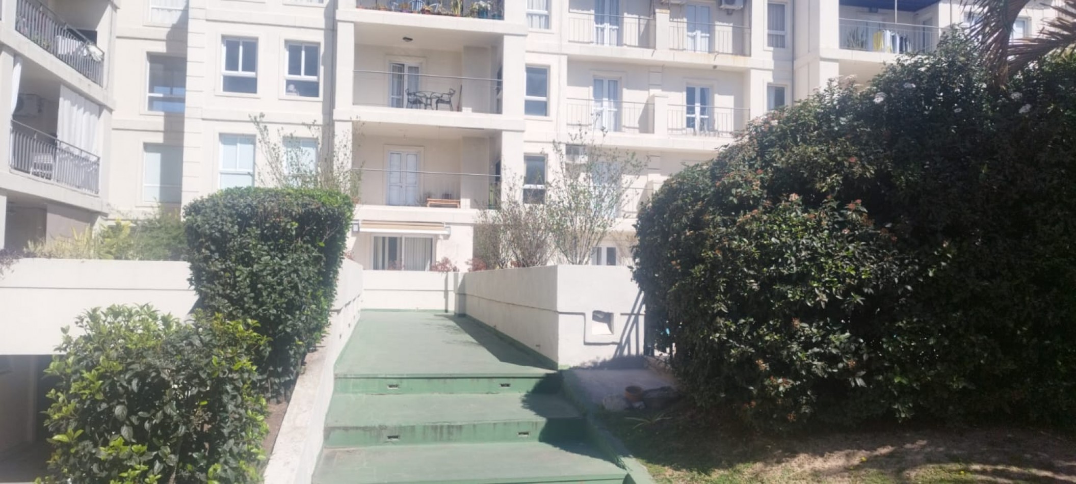 Vendo Depto de categoria 2 dorm.c/cochera en Housing Sureño -Cordoba capital 