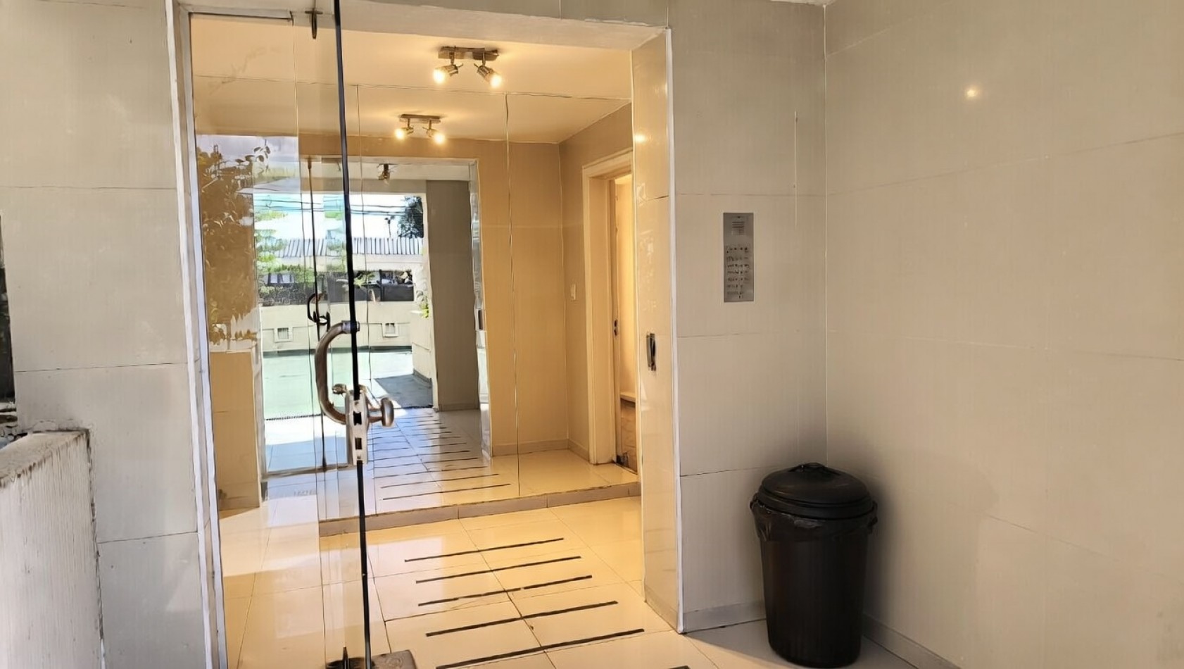 Vendo Depto de categoria 2 dorm.c/cochera en Housing Sureño -Cordoba capital 