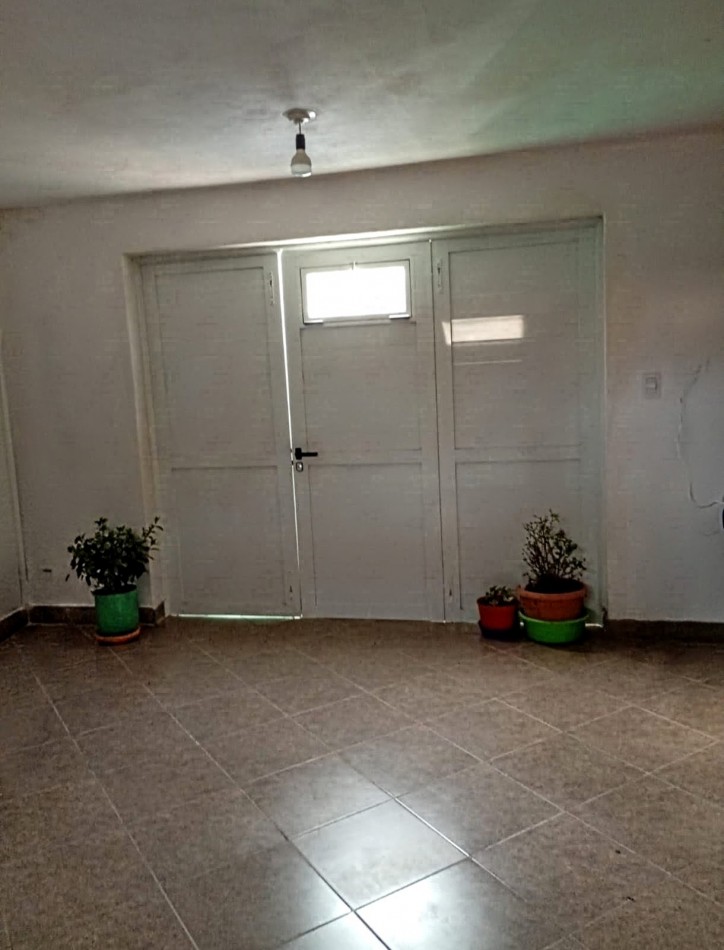 VENDO CASA C/PILETA DE 2 DORM._ VILLA LOS AROMOS