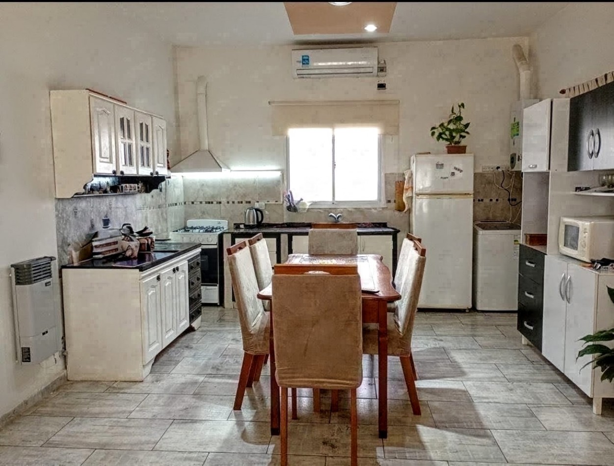 VENDO CASA C/PILETA DE 2 DORM._ VILLA LOS AROMOS