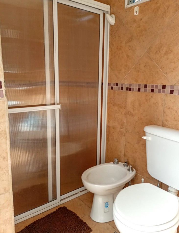 VENDO CASA C/PILETA DE 2 DORM._ VILLA LOS AROMOS