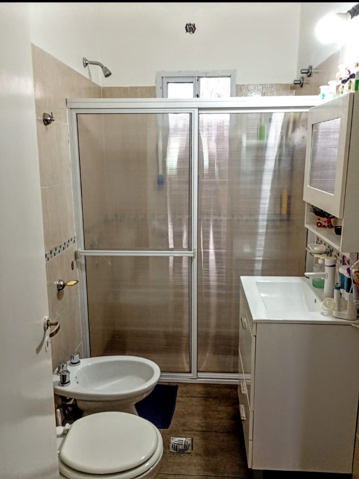 VENDO CASA C/PILETA DE 2 DORM._ VILLA LOS AROMOS