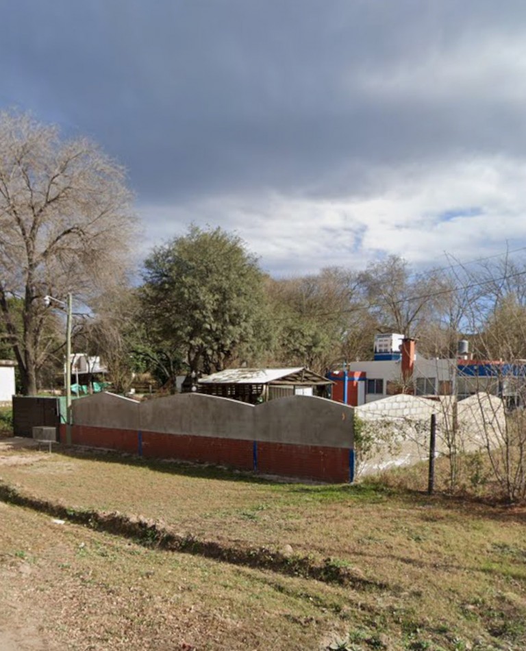 VENDO CASA C/PILETA DE 2 DORM._ VILLA LOS AROMOS