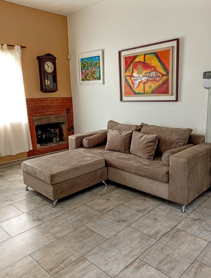 VENDO CASA C/PILETA DE 2 DORM._ VILLA LOS AROMOS
