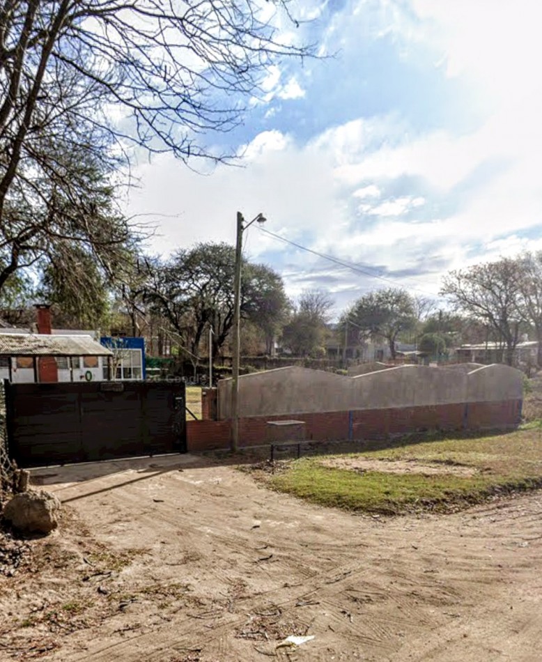 VENDO CASA C/PILETA DE 2 DORM._ VILLA LOS AROMOS