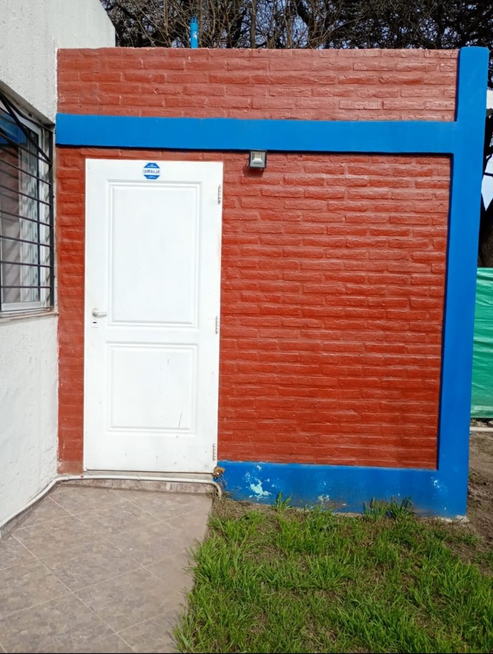 VENDO CASA C/PILETA DE 2 DORM._ VILLA LOS AROMOS