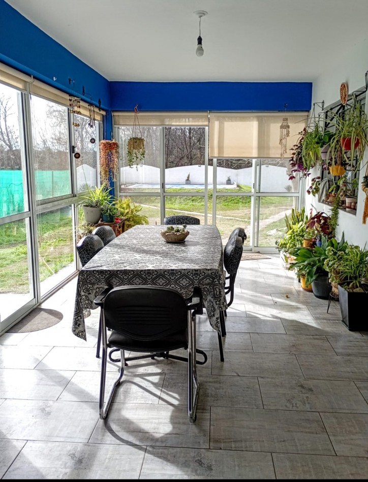 VENDO CASA C/PILETA DE 2 DORM._ VILLA LOS AROMOS