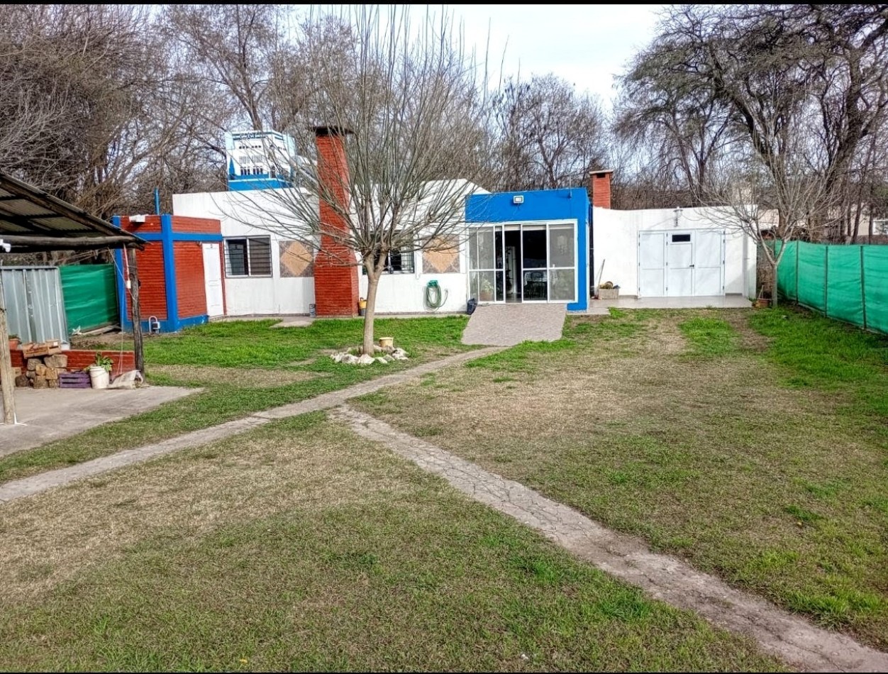 VENDO CASA C/PILETA DE 2 DORM._ VILLA LOS AROMOS