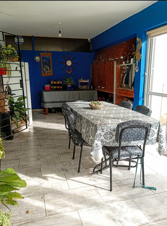 VENDO CASA C/PILETA DE 2 DORM._ VILLA LOS AROMOS