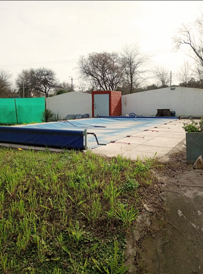 VENDO CASA C/PILETA DE 2 DORM._ VILLA LOS AROMOS