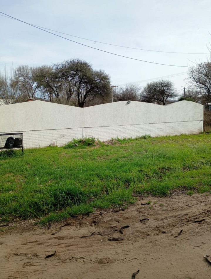 VENDO CASA C/PILETA DE 2 DORM._ VILLA LOS AROMOS