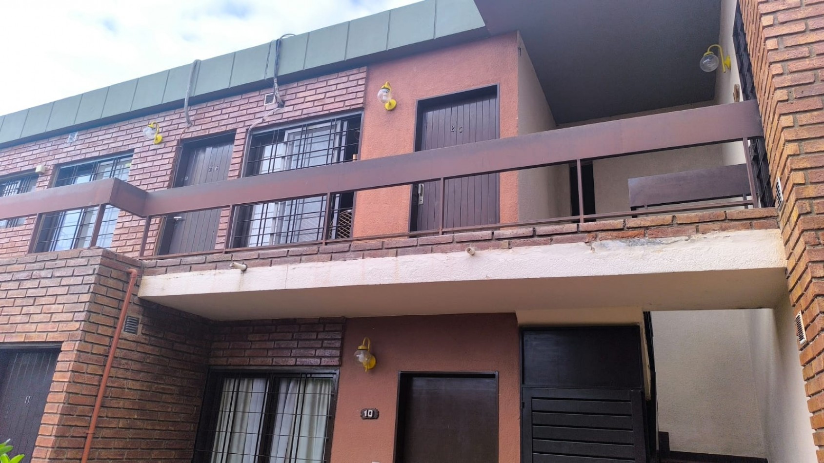VENDO DEPTO EN COMPLEJO JARDIN DEL LAGO-V. CARLOS PAZ A50MTRS COSTANERA-2 DORM