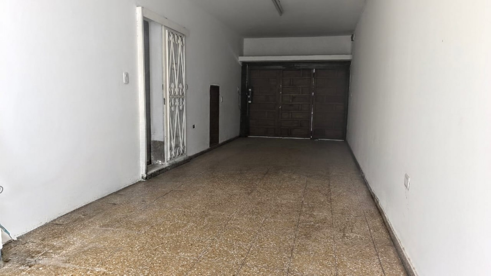 VENDO CASA DE 3 NIVELES -4 DORMITORIOS, ESPACIO PROFESIONAL, COCHERA DOBLE- B° URITORCO-CORDOBA
