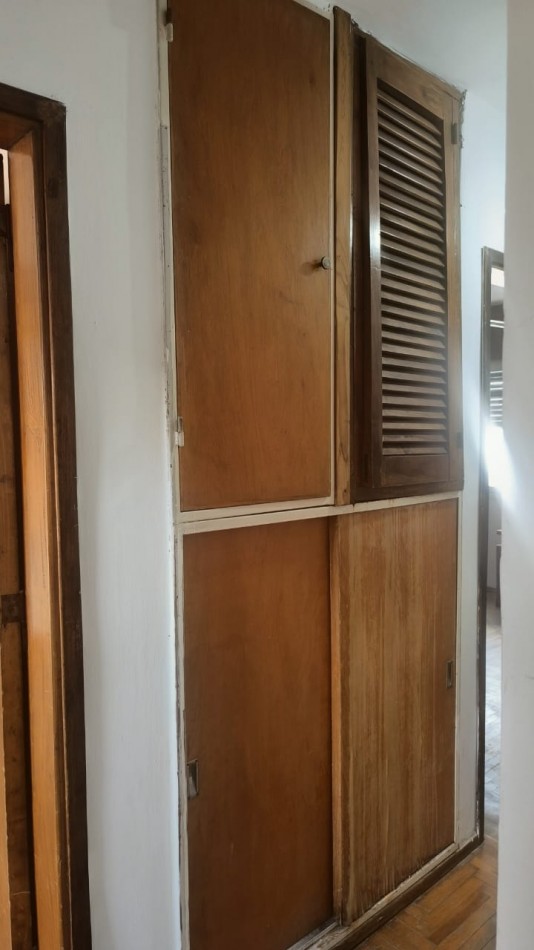 VENDO CASA DE 3 NIVELES -4 DORMITORIOS, ESPACIO PROFESIONAL, COCHERA DOBLE- B° URITORCO-CORDOBA