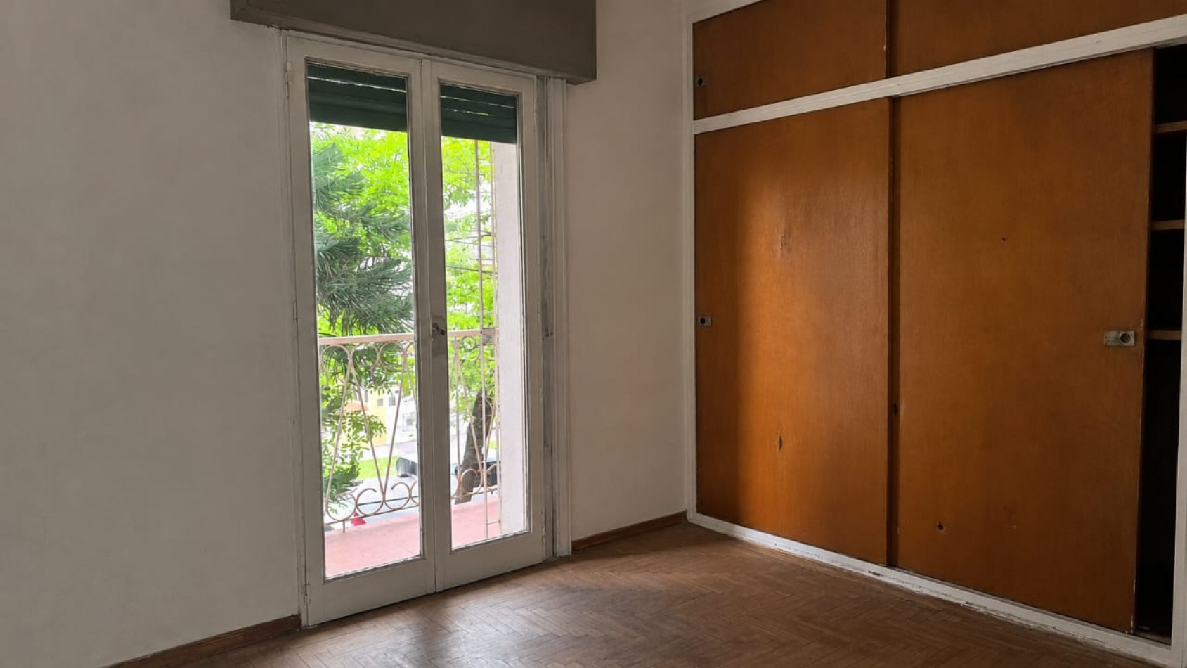 VENDO CASA DE 3 NIVELES -4 DORMITORIOS, ESPACIO PROFESIONAL, COCHERA DOBLE- B° URITORCO-CORDOBA