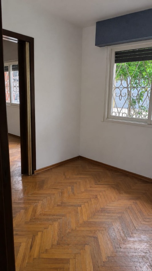 VENDO CASA DE 3 NIVELES -4 DORMITORIOS, ESPACIO PROFESIONAL, COCHERA DOBLE- B° URITORCO-CORDOBA