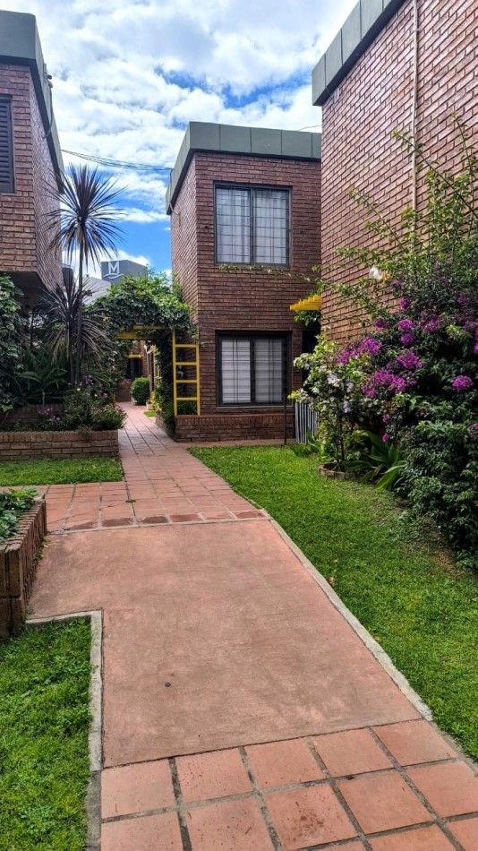 ALQUILO DEPTO AMOBLADO ANUAL -COMPLEJO JARDIN DEL LAGO-V. CARLOS PAZ A50MTRS COSTANERA-