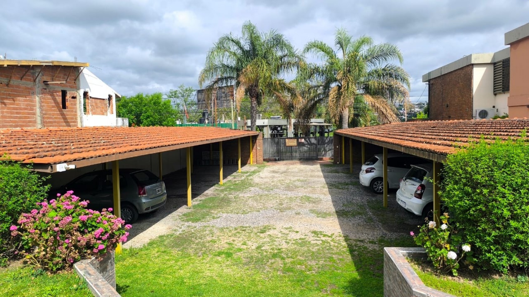 ALQUILO DEPTO AMOBLADO ANUAL -COMPLEJO JARDIN DEL LAGO-V. CARLOS PAZ A50MTRS COSTANERA-