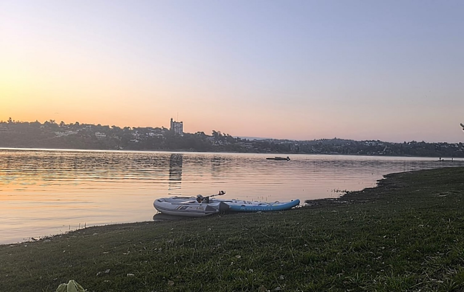 ALQUILO DEPTO AMOBLADO ANUAL -COMPLEJO JARDIN DEL LAGO-V. CARLOS PAZ A50MTRS COSTANERA-