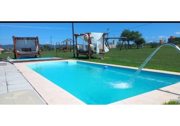 VENTA - COMPLEJO DE 3 CABAÑAS EN VILLA PARQUE SIQUIMAN