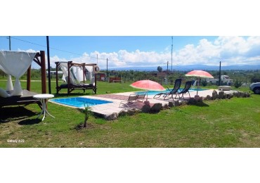 Alquiler Temporario- COMPLEJO DE 3 CABAÑAS EN VILLA PARQUE SIQUIMAN