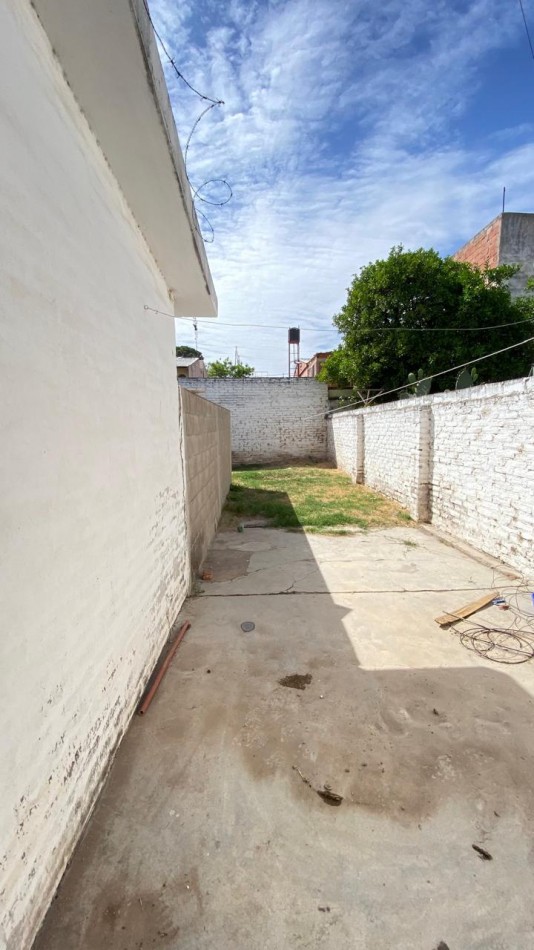 Venta de amplia propiedad con dos casas en Barrio Centro America :¡ OPORTUNIDAD UNICA!