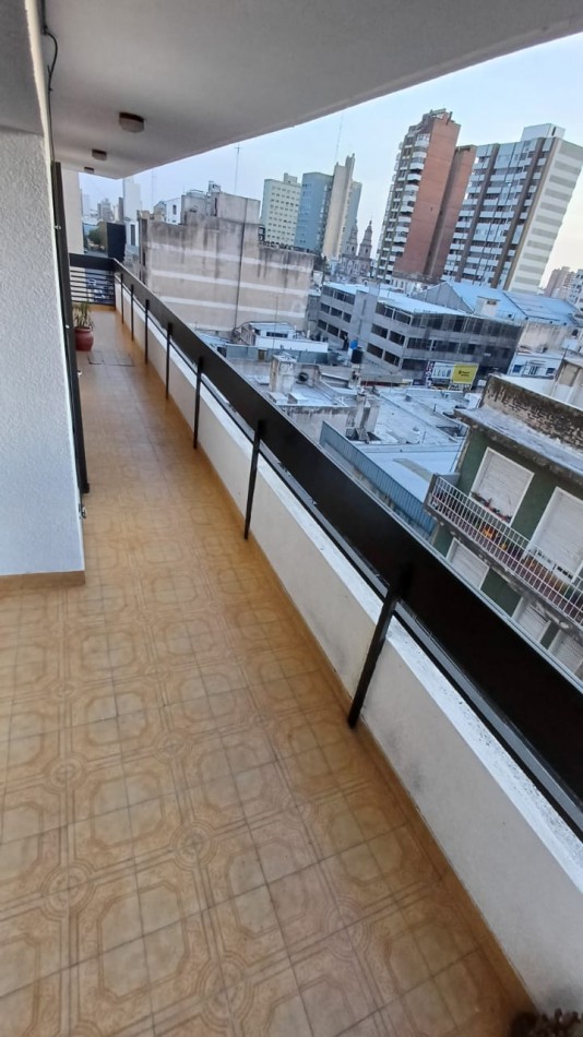 Se Vende departamento 3 dormitorios con cochera. Microcentro. Rio Cuarto, Cba.