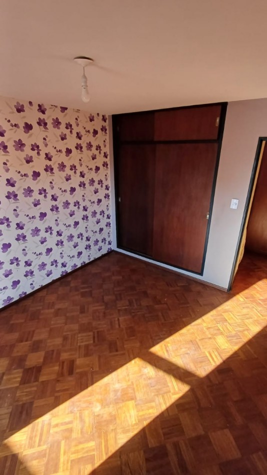 Se Vende departamento 3 dormitorios con cochera. Microcentro. Rio Cuarto, Cba.