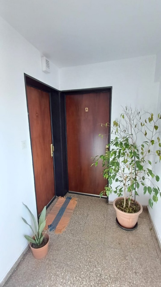 Se Vende departamento 3 dormitorios con cochera. Microcentro. Rio Cuarto, Cba.