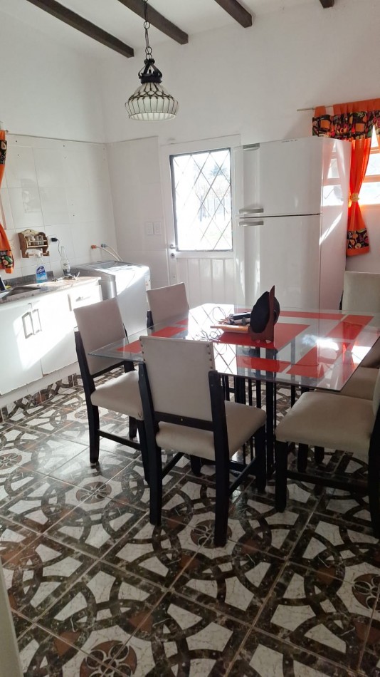 Te ofrecemos a la Venta una casa de 160m² cubiertos sobre un amplio terreno de 2200m².