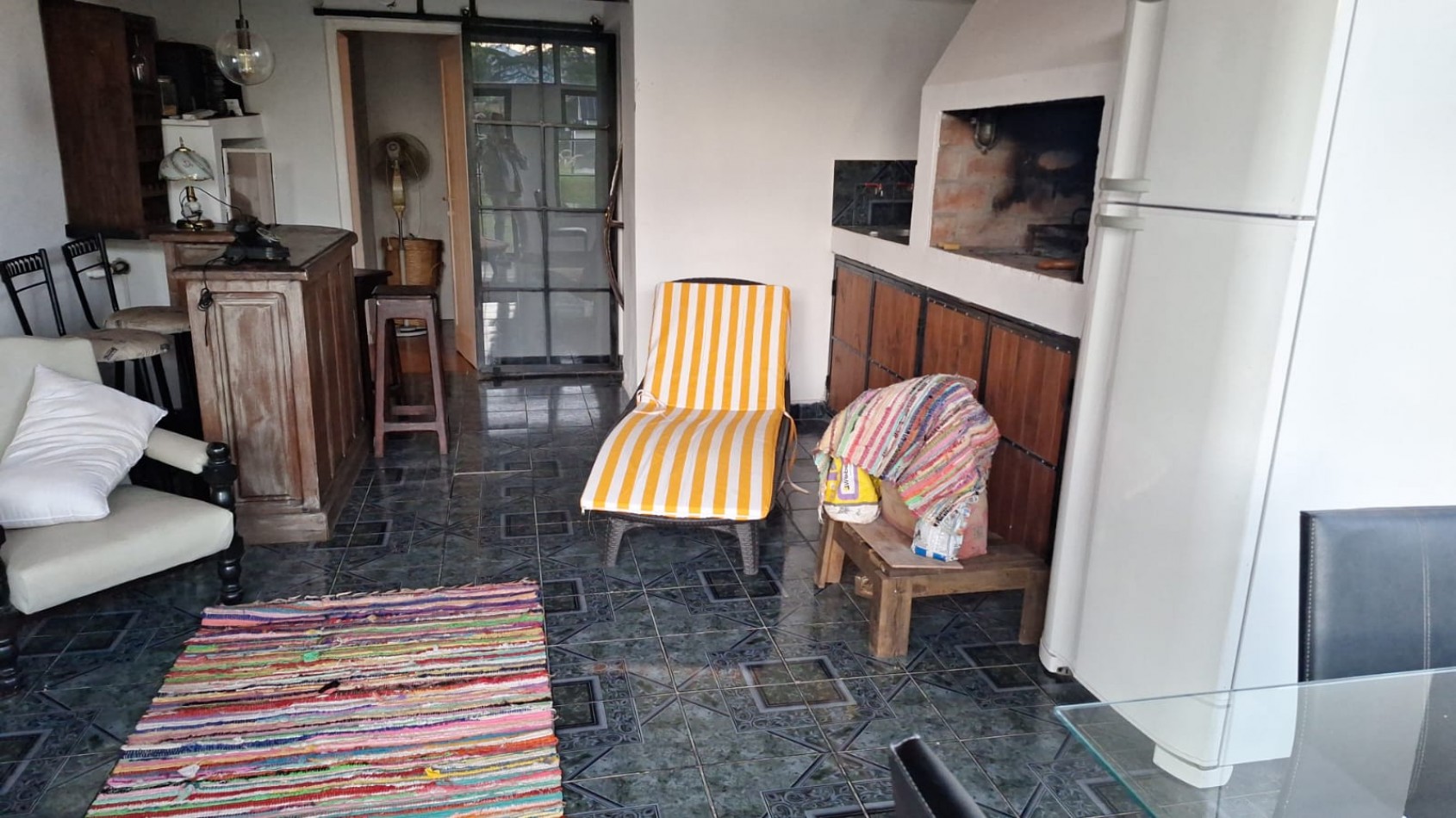 Te ofrecemos a la Venta una casa de 160m² cubiertos sobre un amplio terreno de 2200m².