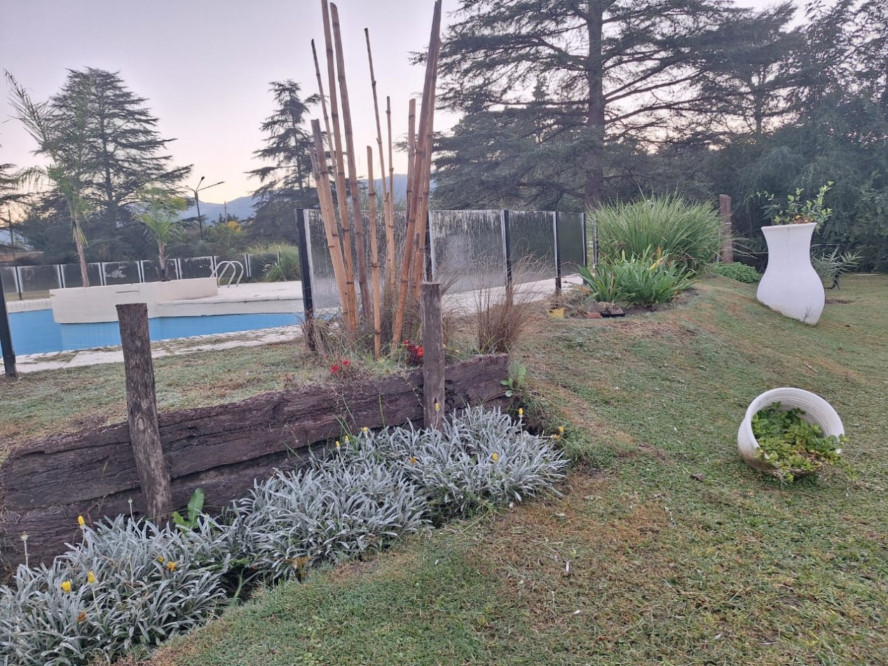 Te ofrecemos a la Venta una casa de 160m² cubiertos sobre un amplio terreno de 2200m².