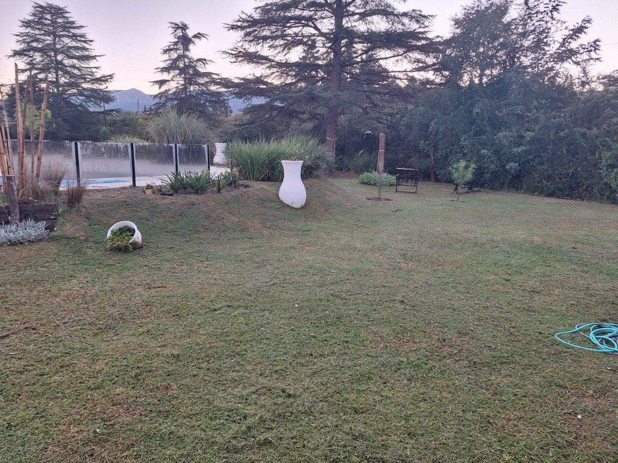 Te ofrecemos a la Venta una casa de 160m² cubiertos sobre un amplio terreno de 2200m².