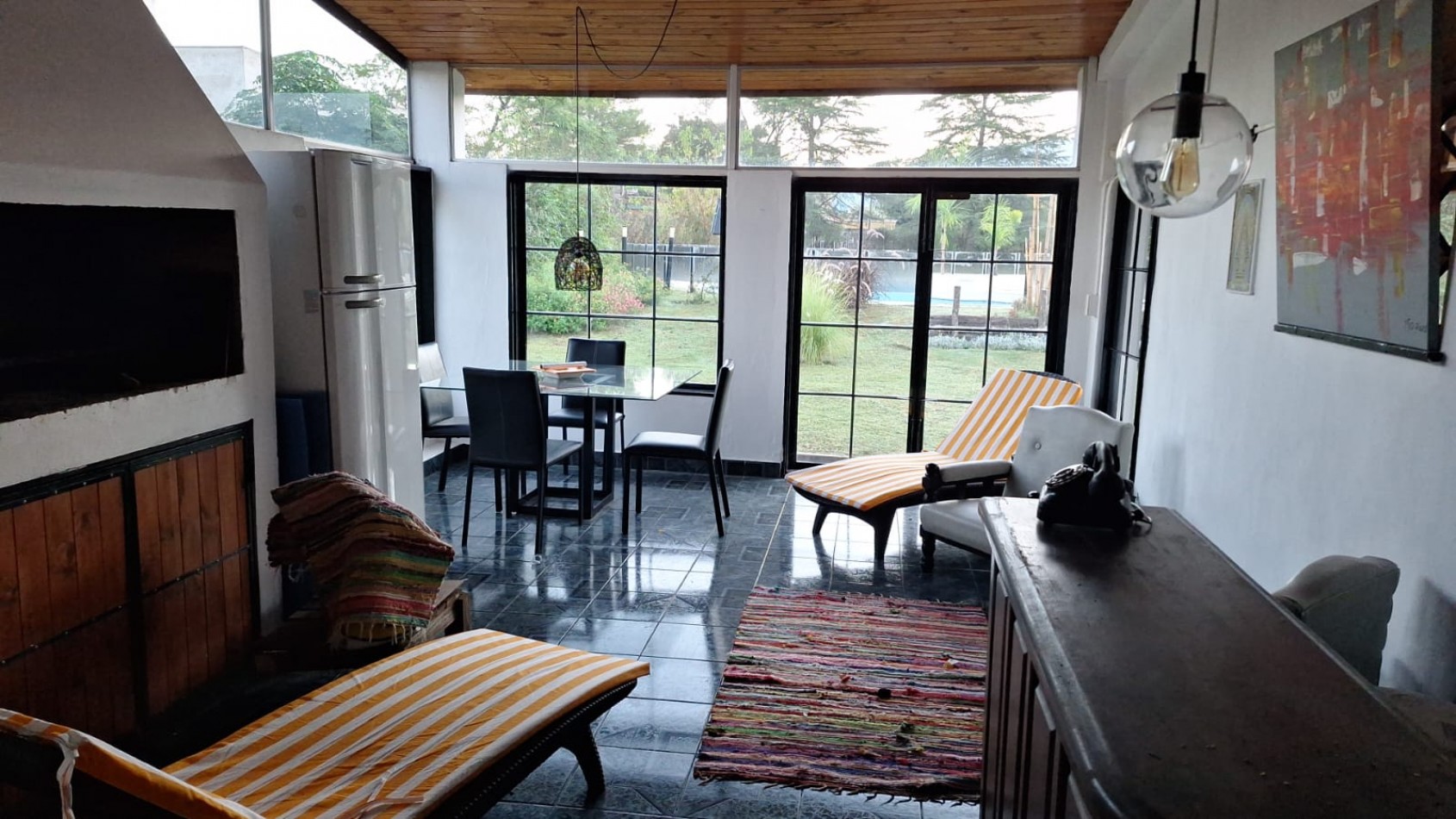 Te ofrecemos a la Venta una casa de 160m² cubiertos sobre un amplio terreno de 2200m².