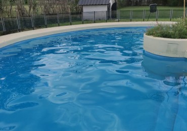 Te ofrecemos a la Venta una casa de 160m² cubiertos sobre un amplio terreno de 2200m².